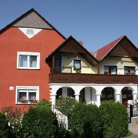 Апартаменты Papp Apartmanhaz Вонярцвашхедь Экстерьер фото
